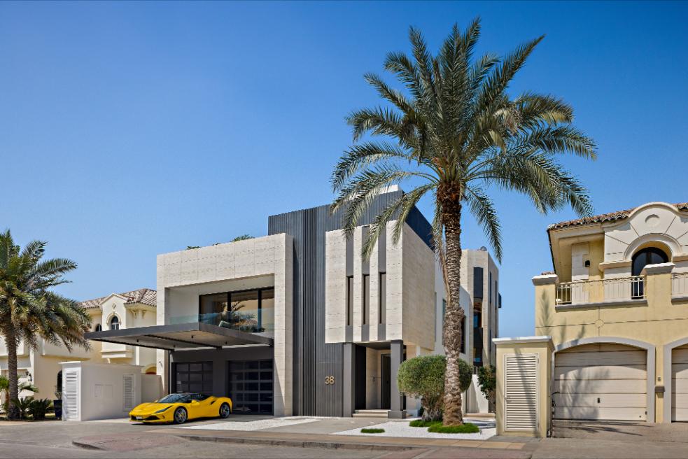 Luxurious Beachfront Villa in Palm Jumeirah